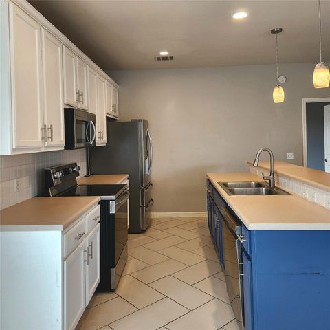 107 Holmstrom ST, Hutto, TX 78634