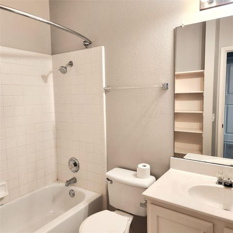 107 Holmstrom ST, Hutto, TX 78634