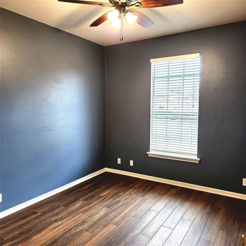 107 Holmstrom ST, Hutto, TX 78634