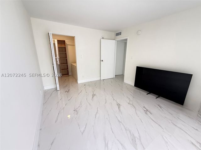 16909 N Bay Rd 817, Sunny Isles Beach, FL 33160