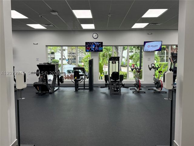 16909 N Bay Rd 817, Sunny Isles Beach, FL 33160