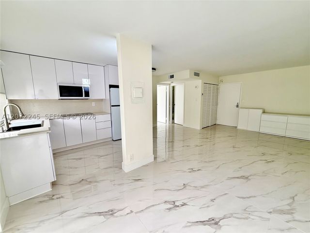 16909 N Bay Rd 817, Sunny Isles Beach, FL 33160