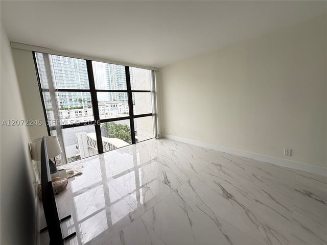 16909 N Bay Rd 817, Sunny Isles Beach, FL 33160