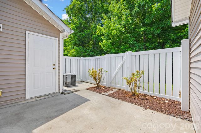 8244 Carob Tree Lane, Charlotte, NC 28215