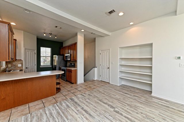 4307 Eck LN 107, Austin, TX 78734