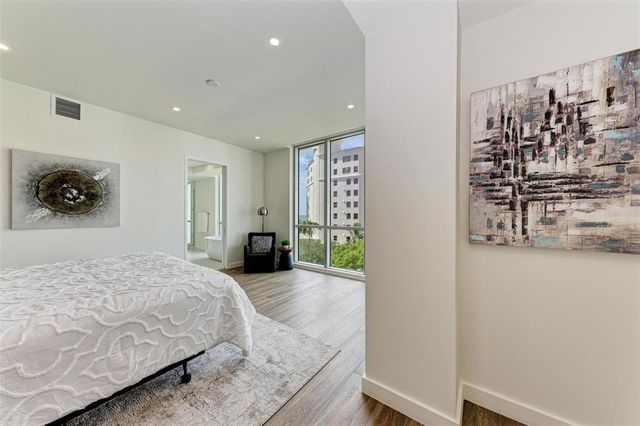 111 GOLDEN GATE POINT 402, Sarasota, FL 34236
