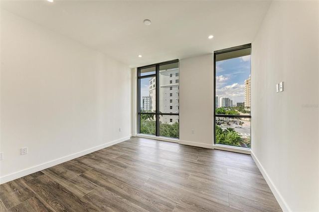 111 GOLDEN GATE POINT 402, Sarasota, FL 34236