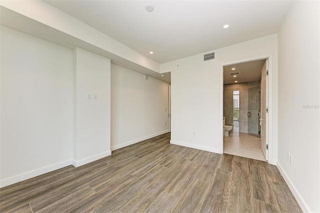 111 GOLDEN GATE POINT 402, Sarasota, FL 34236