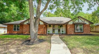 1049 Rosewood Drive, Desoto, TX 75115