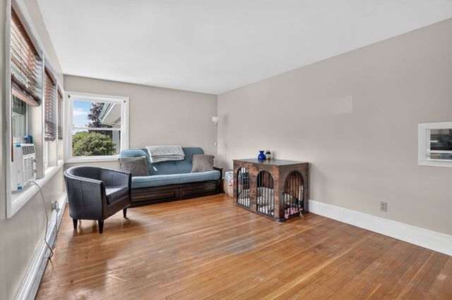 221 Rochambeau St, New Bedford, MA 02745