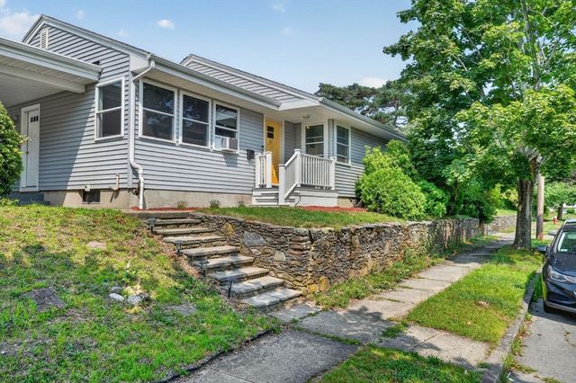 221 Rochambeau St, New Bedford, MA 02745