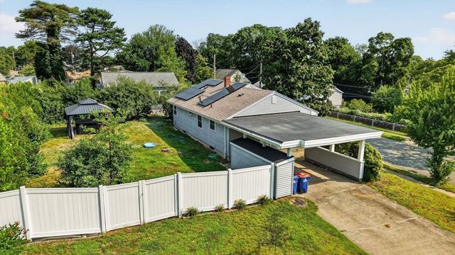 221 Rochambeau St, New Bedford, MA 02745