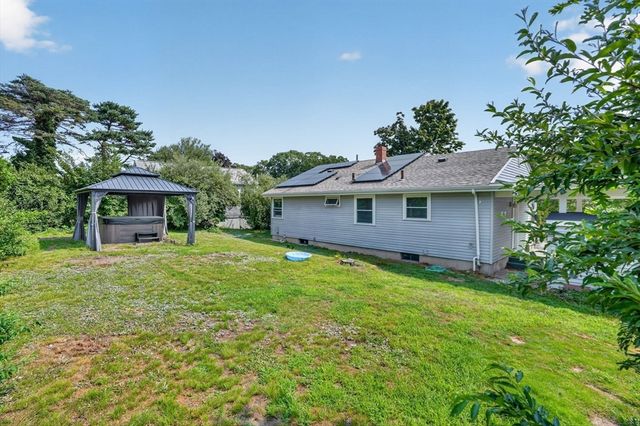 221 Rochambeau St, New Bedford, MA 02745