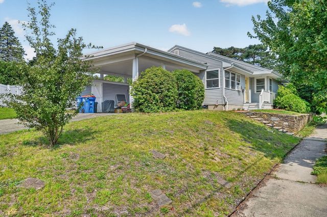 221 Rochambeau St, New Bedford, MA 02745