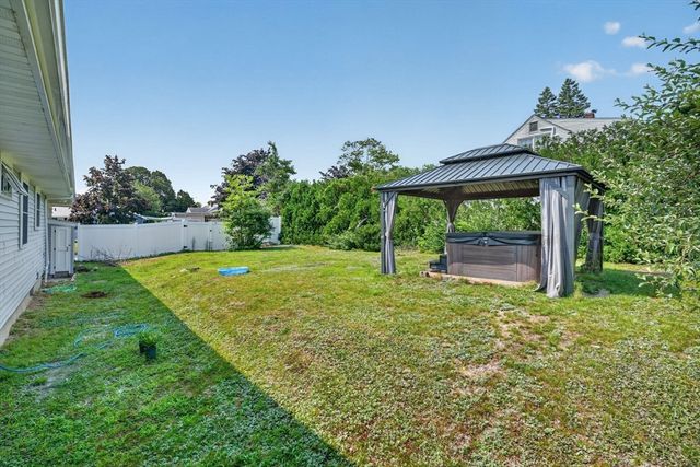 221 Rochambeau St, New Bedford, MA 02745