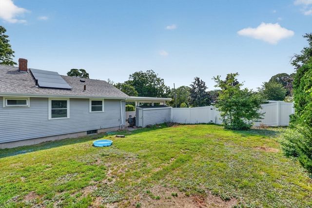 221 Rochambeau St, New Bedford, MA 02745
