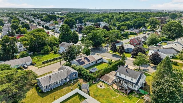 221 Rochambeau St, New Bedford, MA 02745