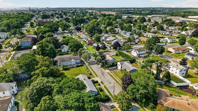 221 Rochambeau St, New Bedford, MA 02745