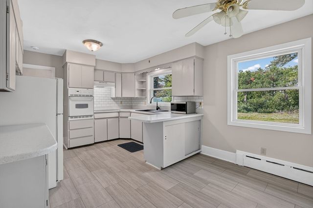 221 Rochambeau St, New Bedford, MA 02745