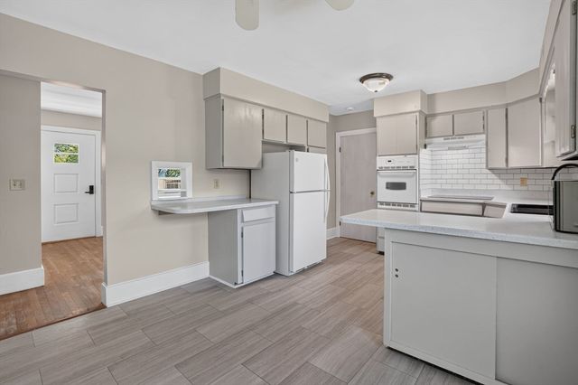 221 Rochambeau St, New Bedford, MA 02745