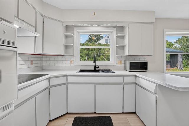 221 Rochambeau St, New Bedford, MA 02745
