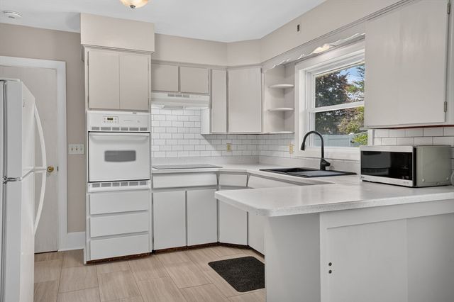 221 Rochambeau St, New Bedford, MA 02745