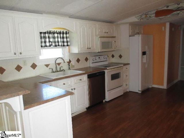 32 Hall Street, Cross Hill, SC 29332