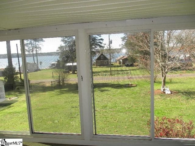 32 Hall Street, Cross Hill, SC 29332