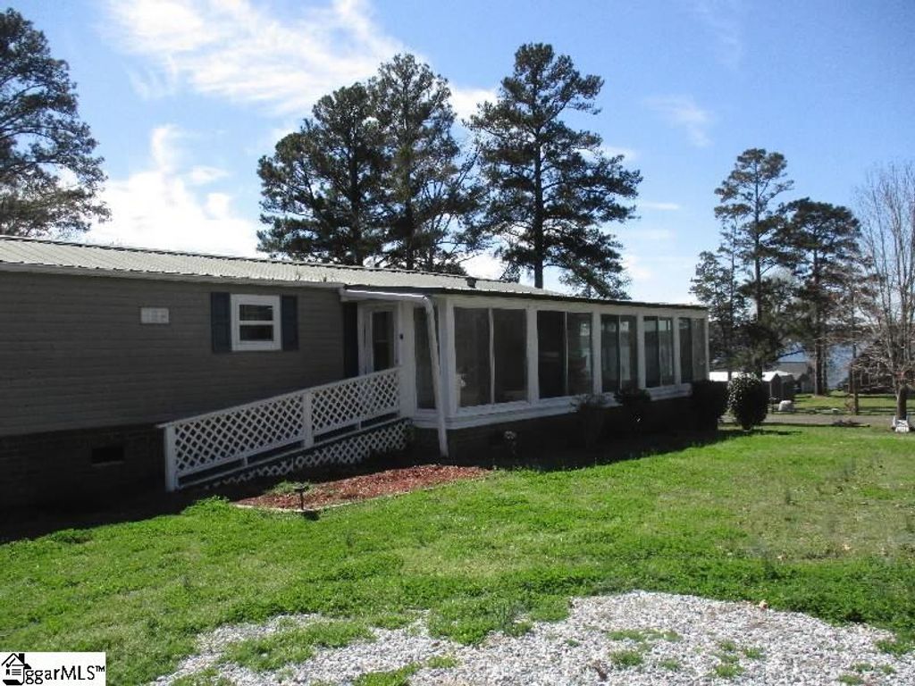 32 Hall Street, Cross Hill, SC 29332