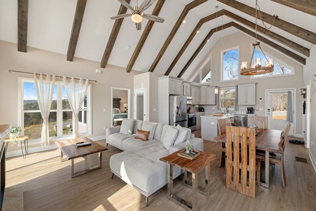 497 S Jakes Landing Way, Ellijay, GA 30540