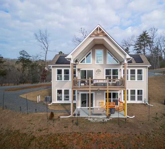 497 S Jakes Landing Way, Ellijay, GA 30540