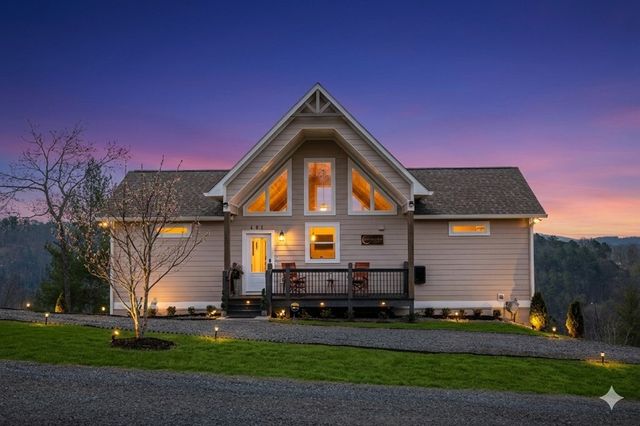 497 S Jakes Landing Way, Ellijay, GA 30540