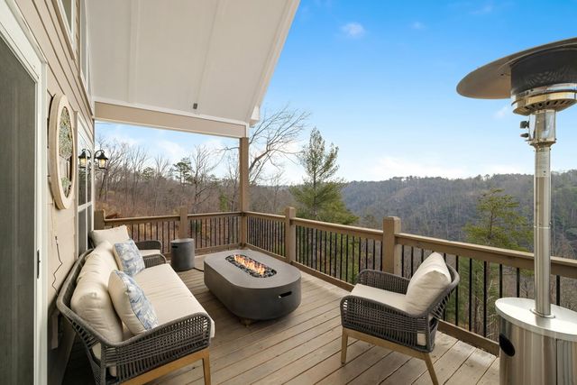497 S Jakes Landing Way, Ellijay, GA 30540