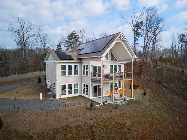 497 S Jakes Landing Way, Ellijay, GA 30540