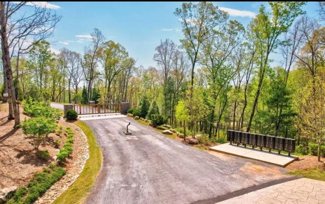 497 S Jakes Landing Way, Ellijay, GA 30540