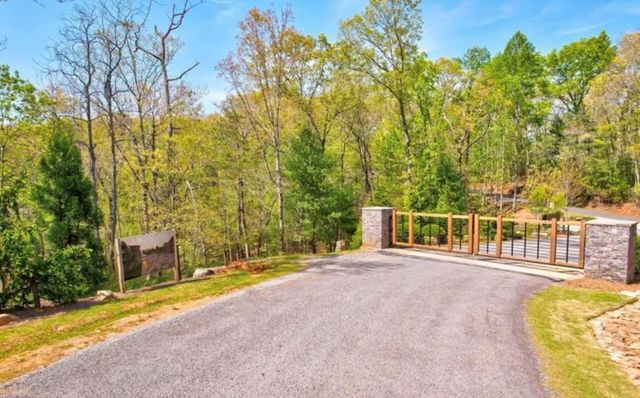 497 S Jakes Landing Way, Ellijay, GA 30540