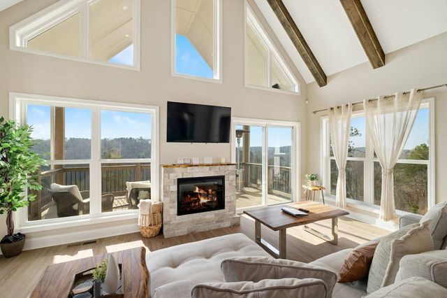 497 S Jakes Landing Way, Ellijay, GA 30540