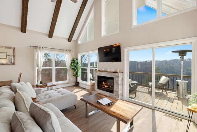 497 S Jakes Landing Way, Ellijay, GA 30540