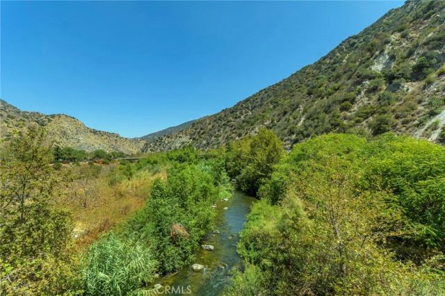 36 Foxtail Court, Azusa, CA 91702