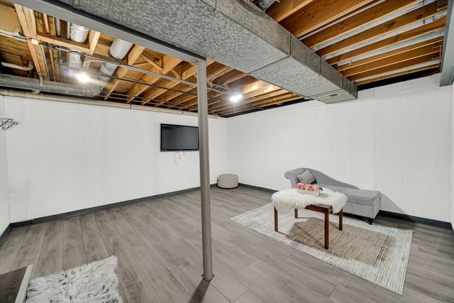 1010 Heathrow Court, Wheaton, IL 60189