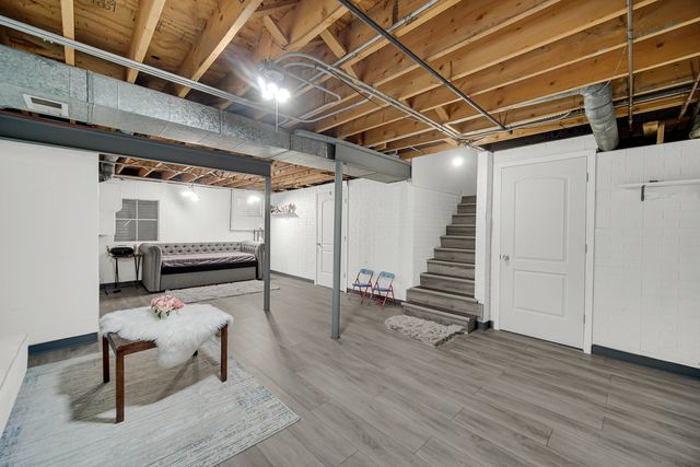 1010 Heathrow Court, Wheaton, IL 60189