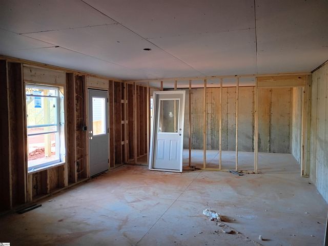 101 Spring Knoll Way, Fountain Inn, SC 29644