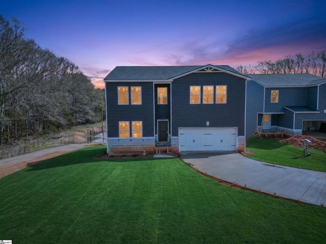 101 Spring Knoll Way, Fountain Inn, SC 29644