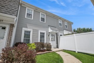 407 Chelsea Cove, Roselle, IL 60172