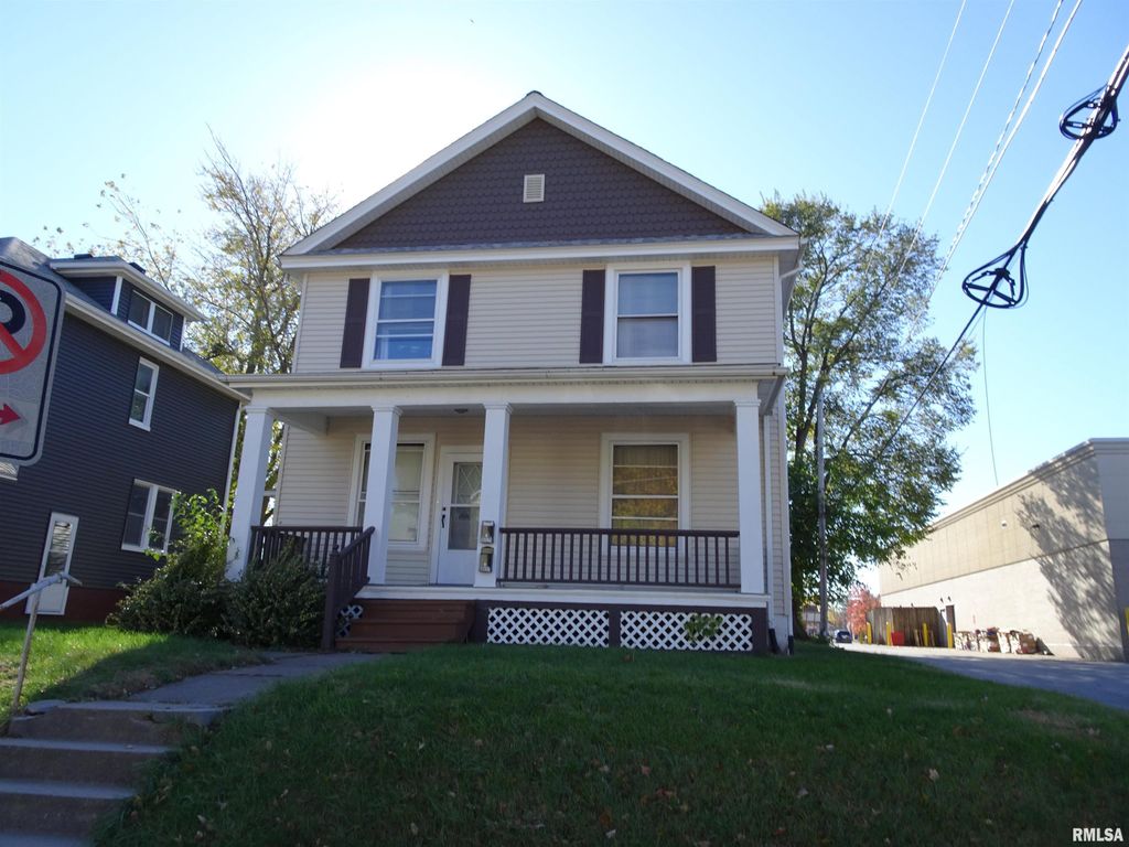 1637 W PLEASANT Street, Davenport, IA 52804