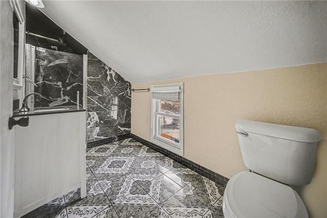 5823 E 10th Street, Kansas City, MO 64126