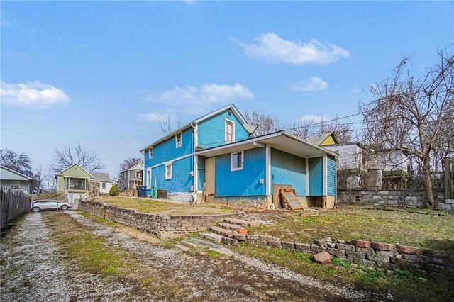5823 E 10th Street, Kansas City, MO 64126