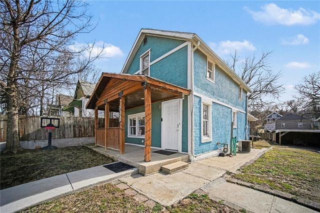 5823 E 10th Street, Kansas City, MO 64126