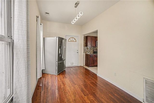 5823 E 10th Street, Kansas City, MO 64126