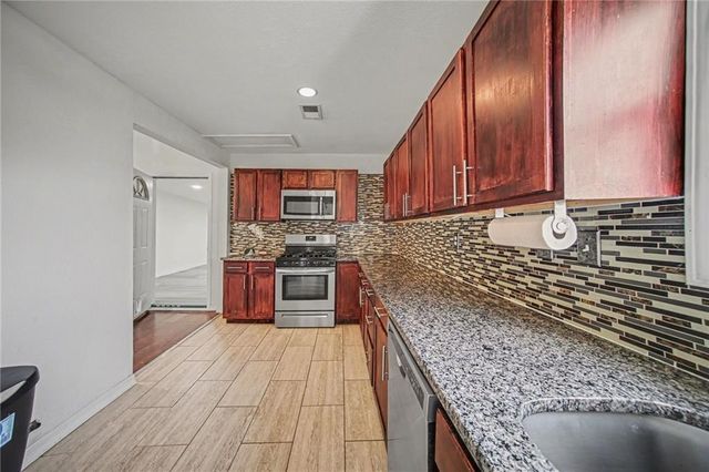 5823 E 10th Street, Kansas City, MO 64126